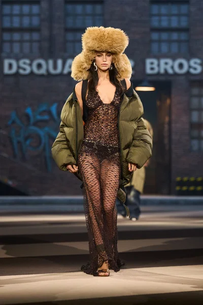 Look 3